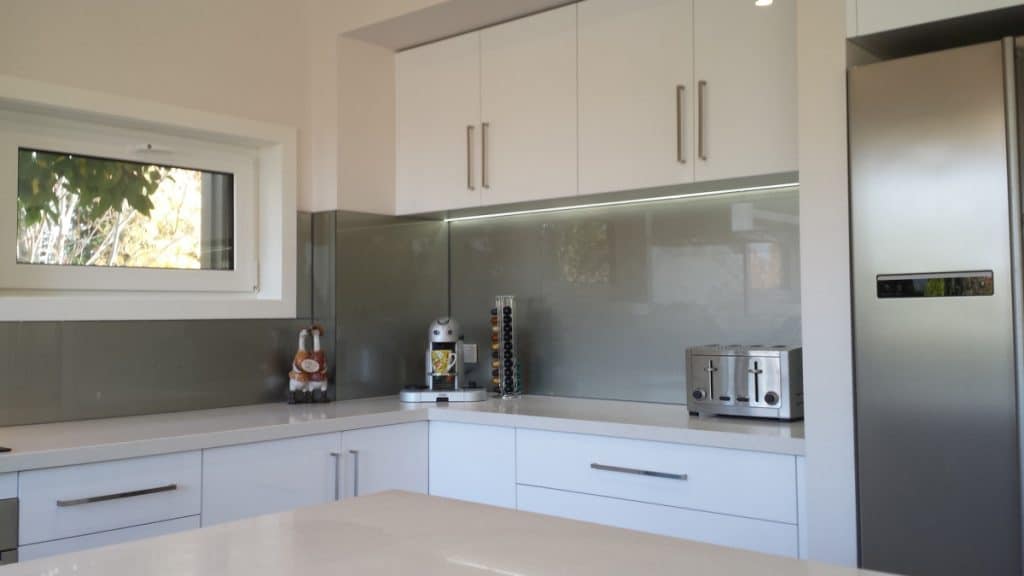 The benefits of using a Glass Splashback in your homes kitchen